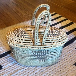 Vintage Large Handwoven Seagrass Basket Bag with Lid EUC